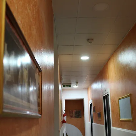 Hotel Il Santuario - Pompei Отель 3*